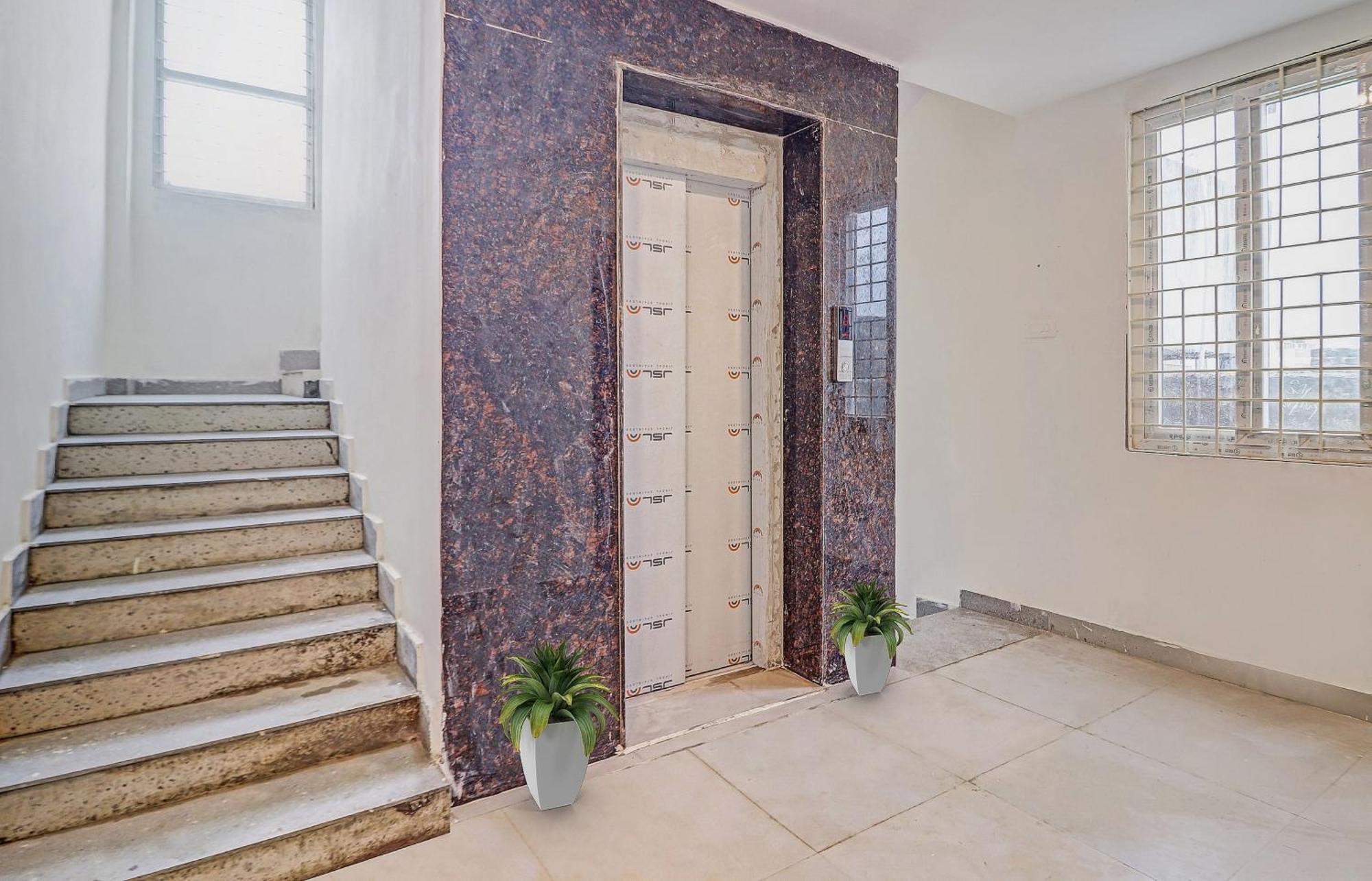 Hotel O Night Eye Hajdarabad Zewnętrze zdjęcie